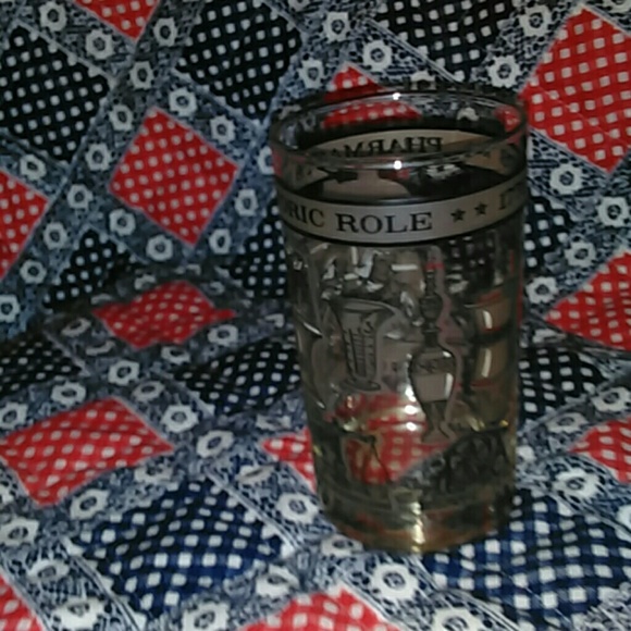 2VINTAGE 1776-1976 PHARMACY HISTORIC GLASSES. - Picture 8 of 8